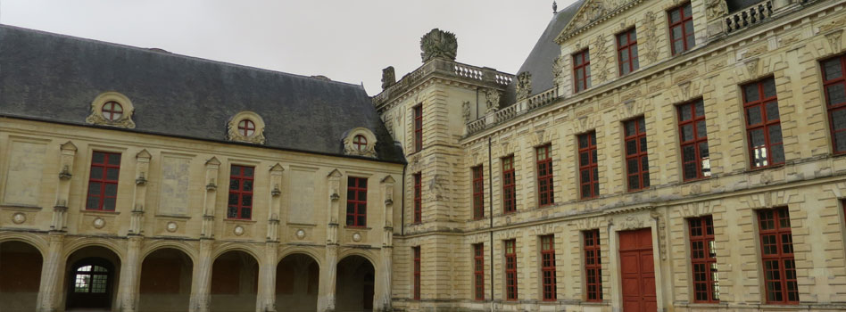 Cour chateau d'oiron