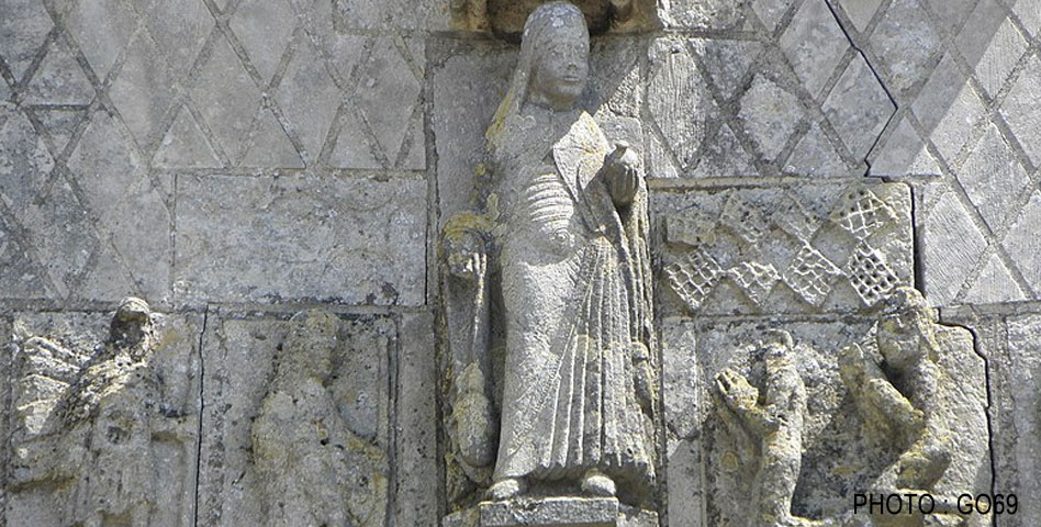 façade sculture abbatiale