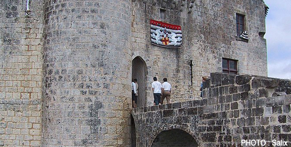 entrée château Saint-Jean-d'Angle