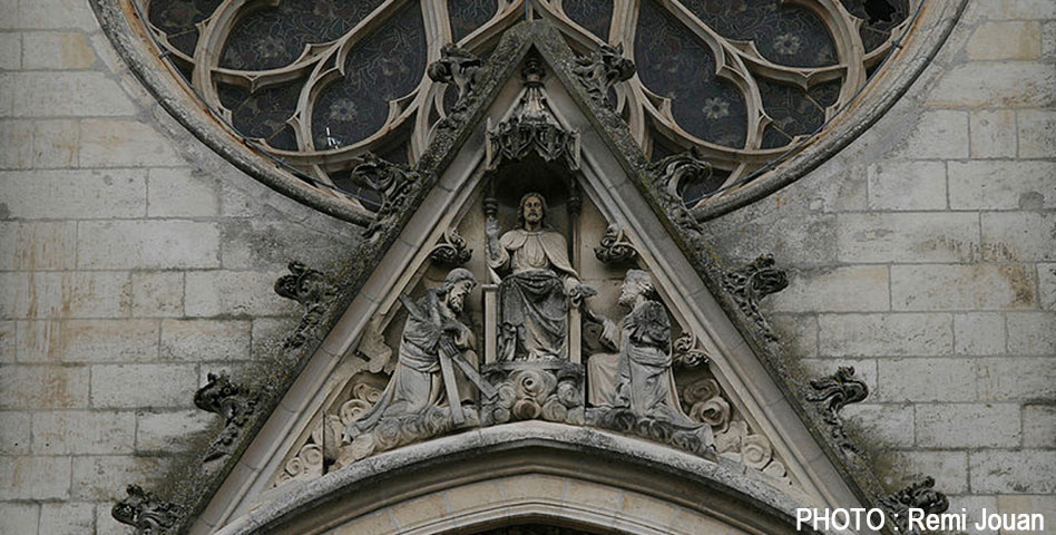 sculpture porte église