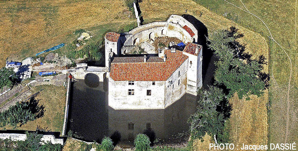 château de Saint-Jean-d'Angle