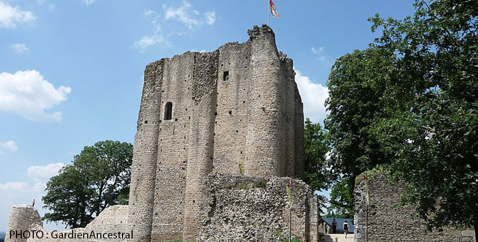 Donjon du château de Pouzauges